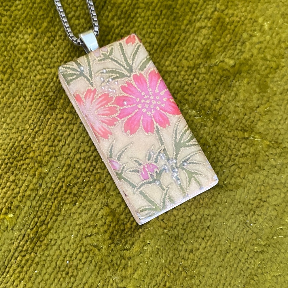 Floral silver and Wood Pendant Necklace circa 1970s